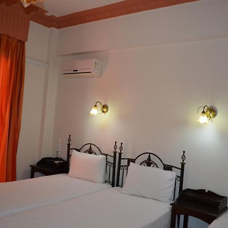 Palatino Studios Лутра Едипсу Екстериор снимка