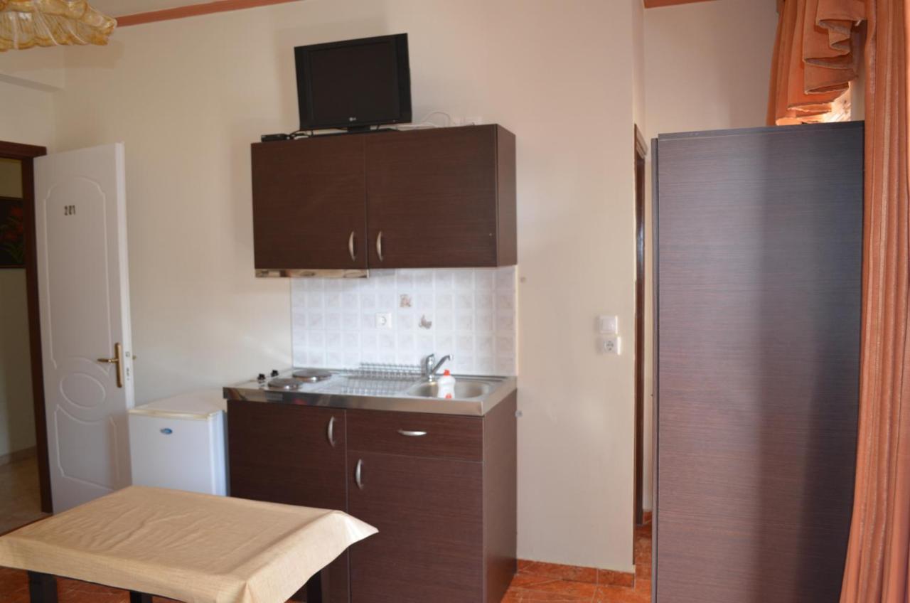 Palatino Studios Лутра Едипсу Екстериор снимка